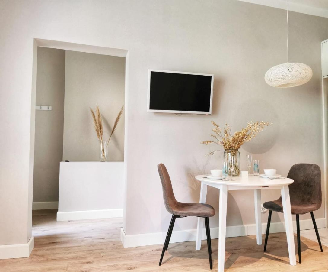 Tolstoi Scandinavian 1 Bedroom Apartment + Free Parking Tartu Esterno foto